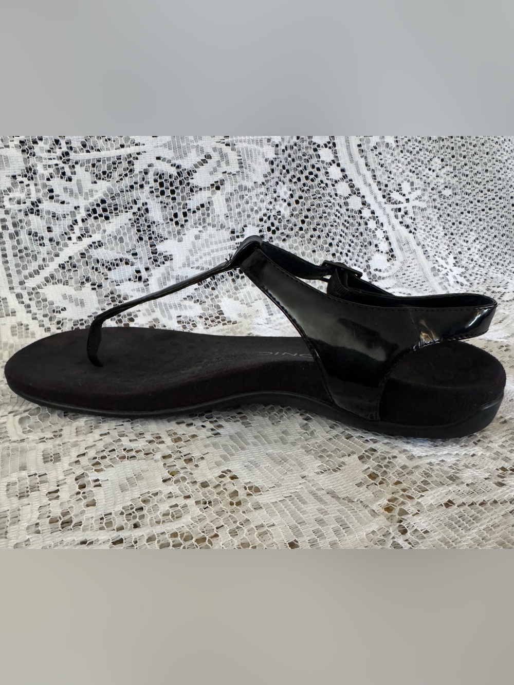 Vionic Paden Black Patent T-Strap Sandals